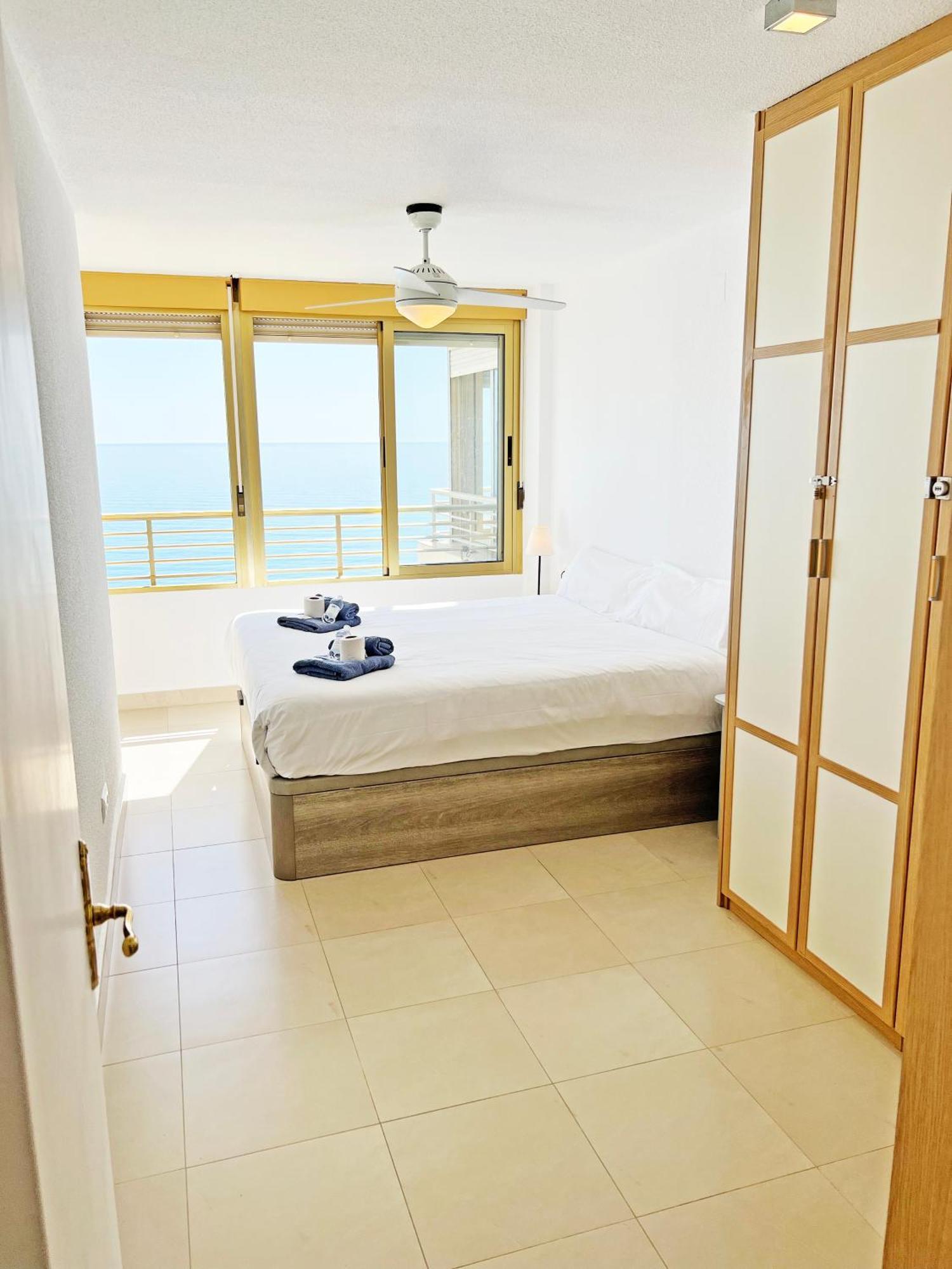 Oasis Frente Al Mar. Parking Gratis Apartman El Campello Kültér fotó