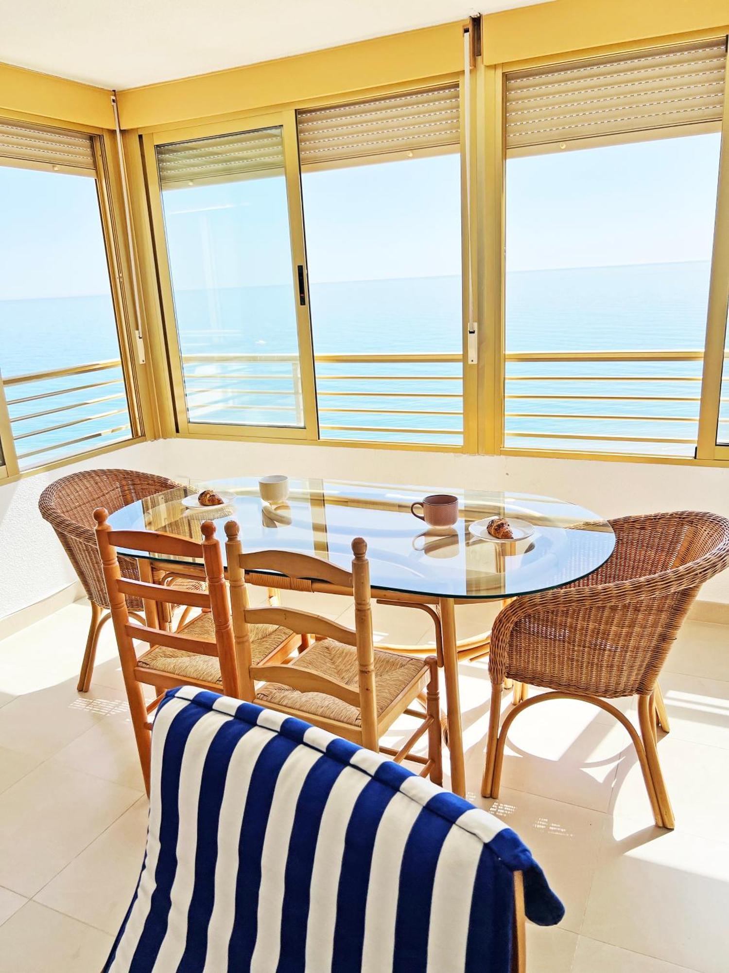 Oasis Frente Al Mar. Parking Gratis Apartman El Campello Kültér fotó
